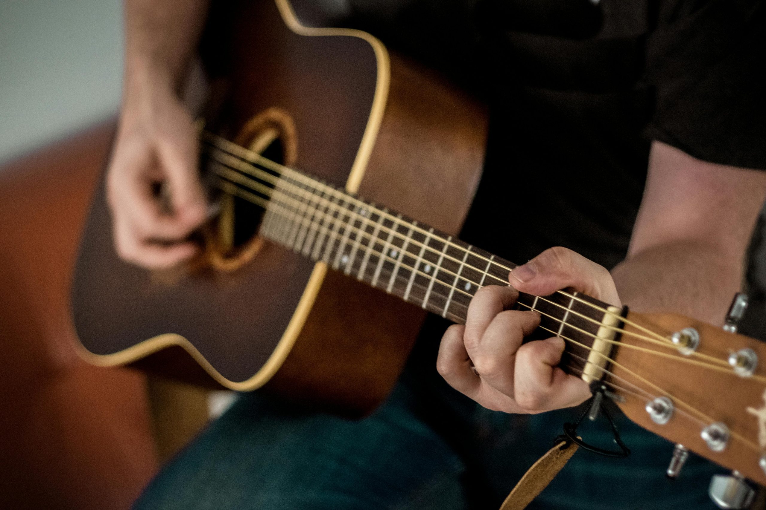 How to Learn Guitar as an Adult Beginner Without Wasting Years