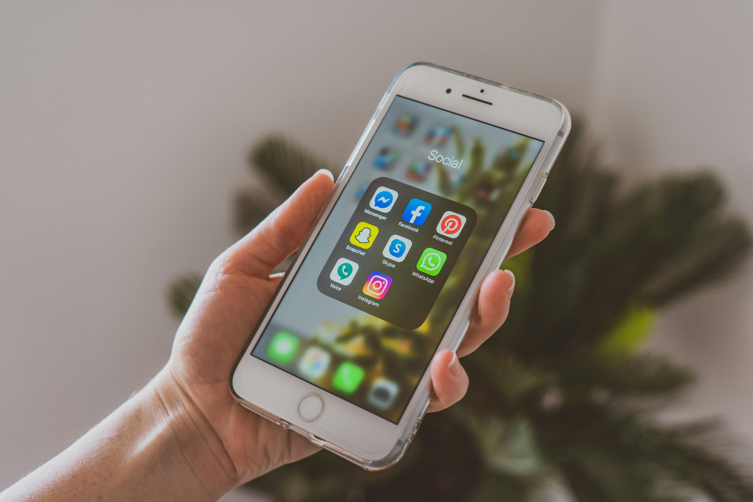 How to Do a Social Media Detox for Mental Clarity in Just 7 Days