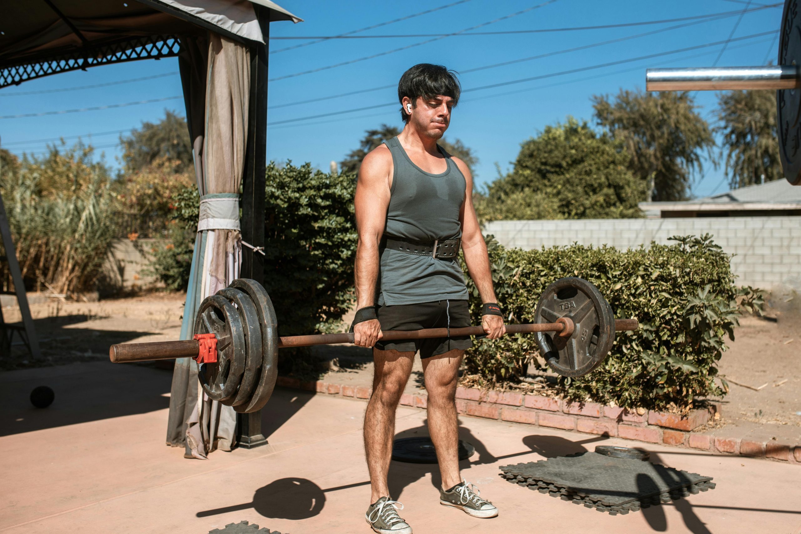 Conventional vs Sumo vs Trap Bar Deadlift: Which One Builds the Body You Want?