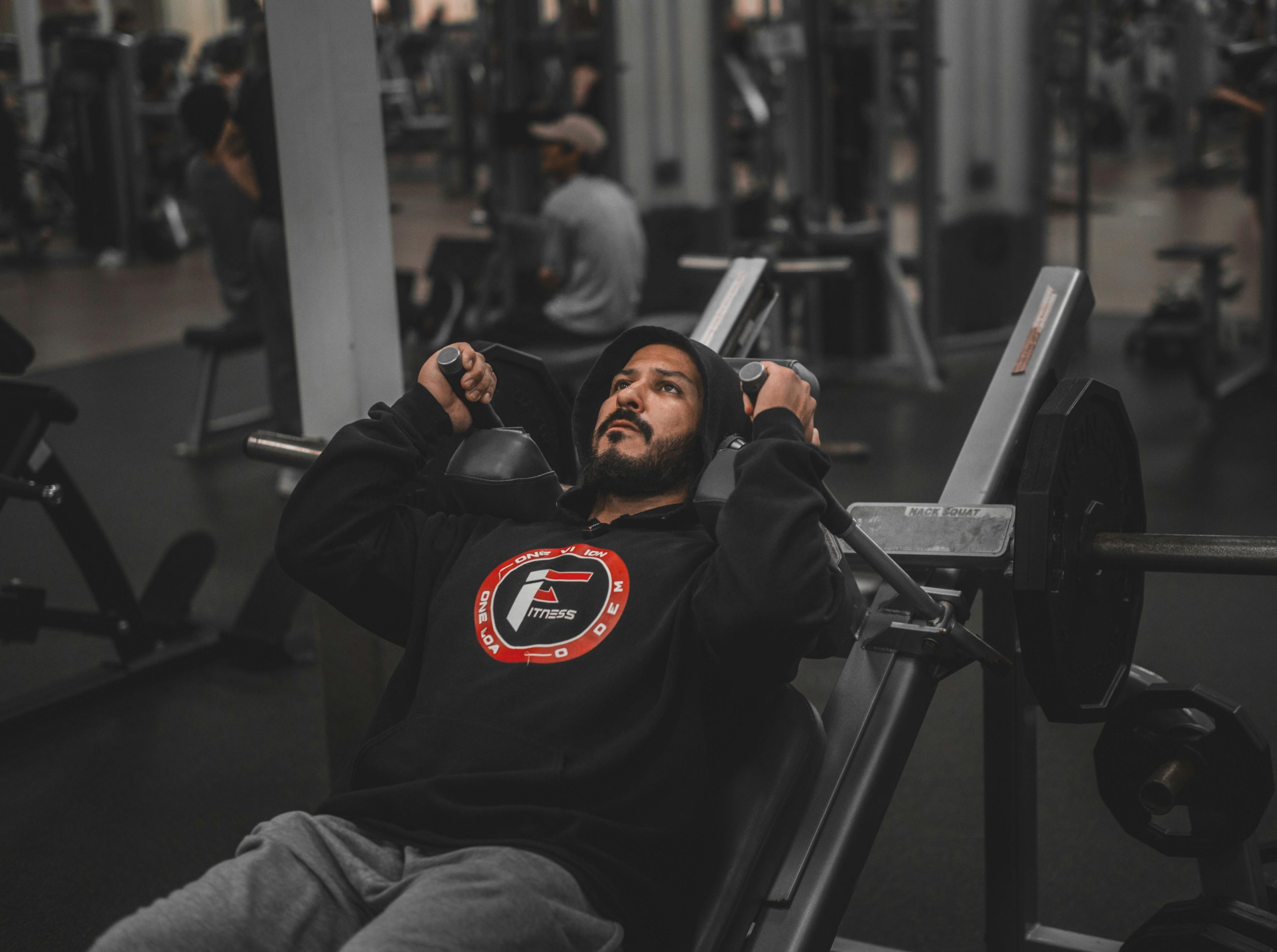 People Who Wear Thick Clothes to the Gym: What’s Actually Happening